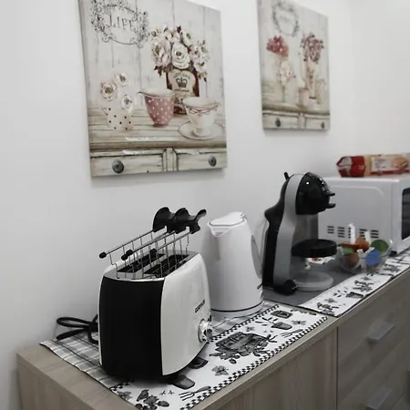 House Giulia לינה וארוחת בוקר 4*